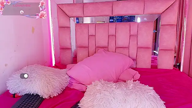 Marilyn_Rouge_ live cam on StripChat
