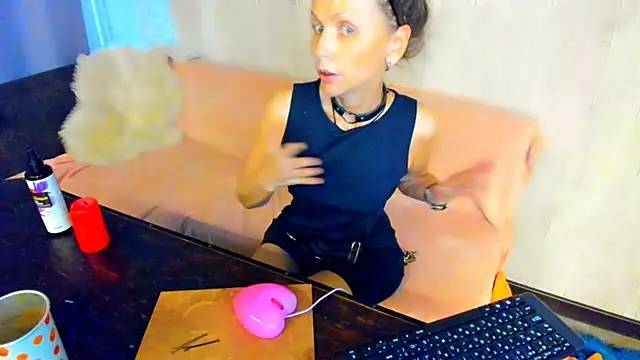 Elizabe_th live cam on StripChat