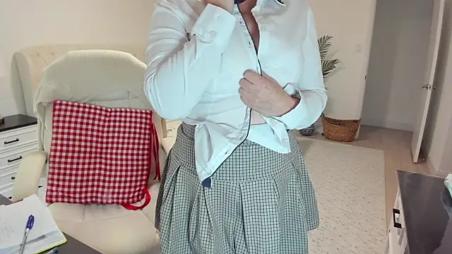 Vika73 live cam on StripChat