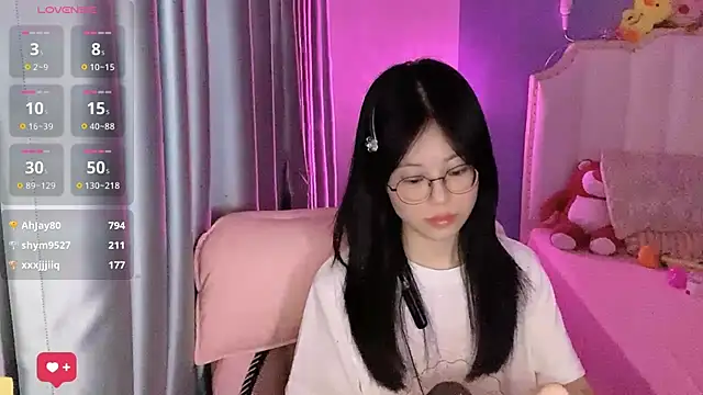 Luna-666 live cam on StripChat