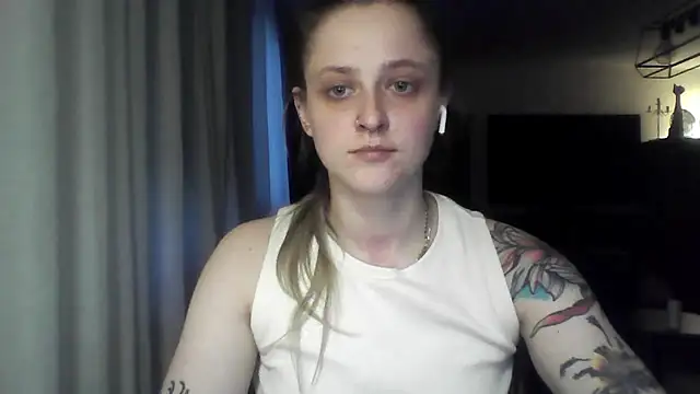 LeaWetGirl live cam on StripChat