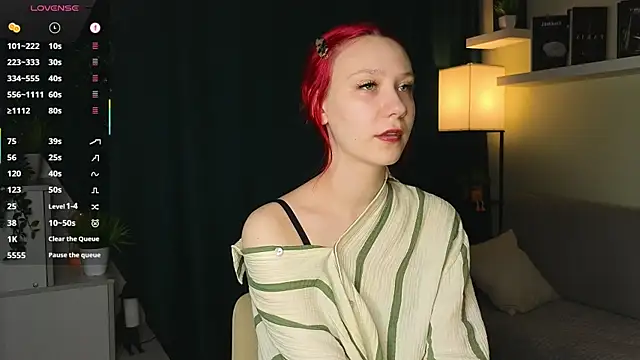 FreedaWidmer live cam on StripChat