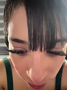 Sasha-firee live cam on StripChat