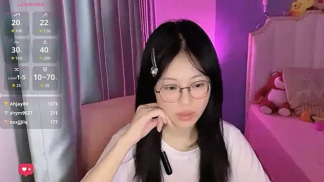 Luna-666 live cam on StripChat