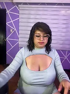 MiiaaJoness webcam