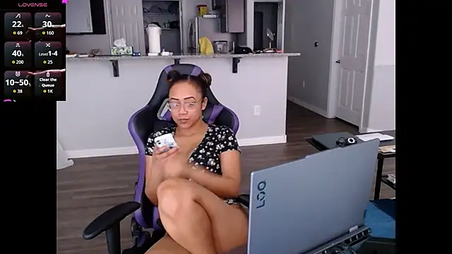 ReeseZen live cam on StripChat