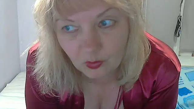 Lusi-777 live cam on StripChat