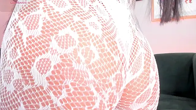 Tiffany_Low live cam on StripChat