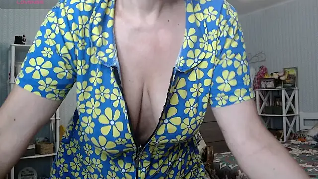 BloomingAllure webcam
