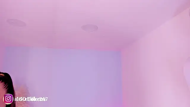 aleksandramiller_ webcam