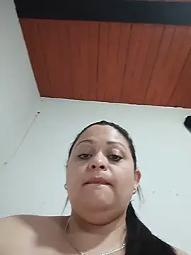 Julieta_BBW webcam