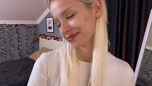Naomi_Demio webcam