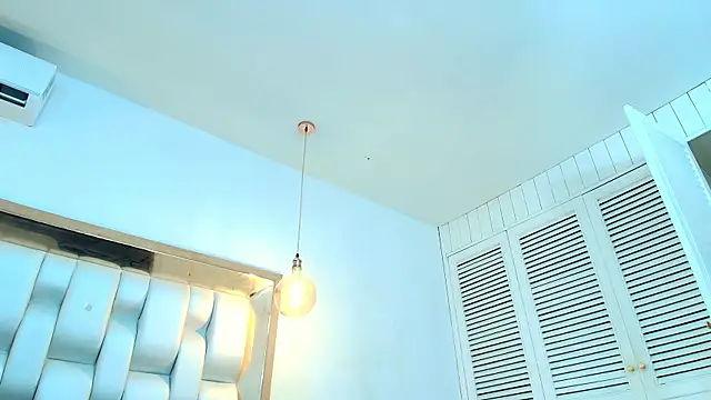LizzyRaven webcam