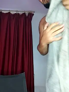 yasmi25 webcam
