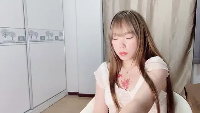 momo-9999 webcam