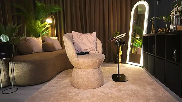 missemadivine (F milf) - Hotter and hotter : finger pussy