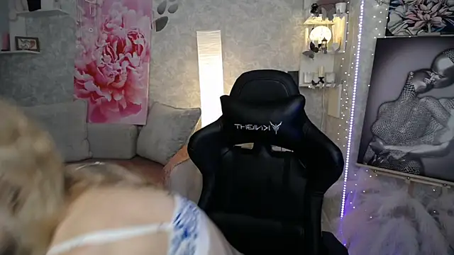 NickyAdamidi live cam on StripChat