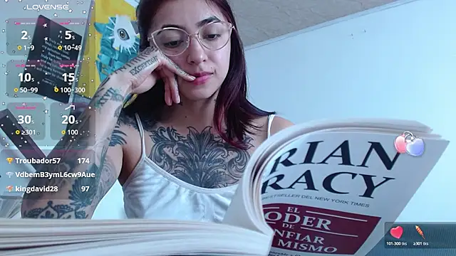 ZoeBakers_ live cam on StripChat