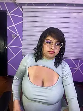 MiiaaJoness live cam on StripChat