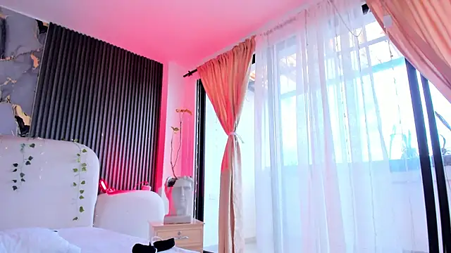 CarolineFyre webcam