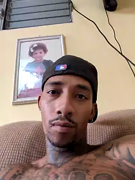 Chulolatin live cam on StripChat