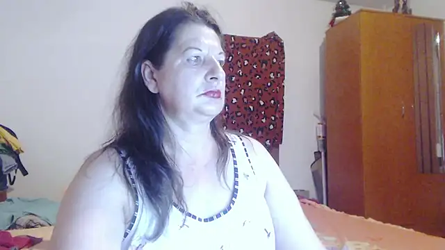 ExtasyMature live cam on StripChat