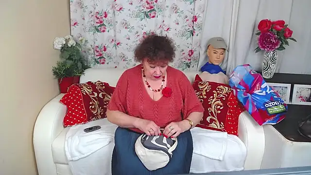 YourHotGranny webcam