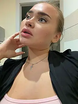 MonicaWestt webcam