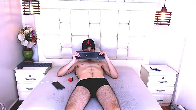 Lucas_Knight webcam