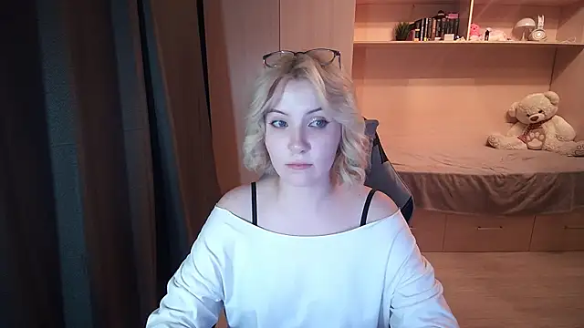ElsyGven live cam on StripChat