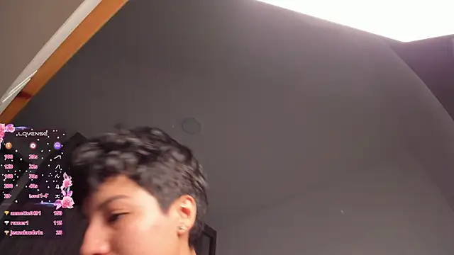 laura-hills18 webcam