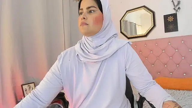 AishaAmin_ webcam