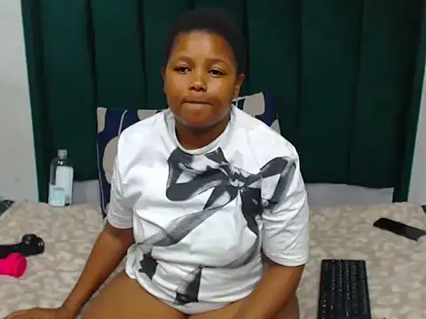 Mellowkittyyellow webcam