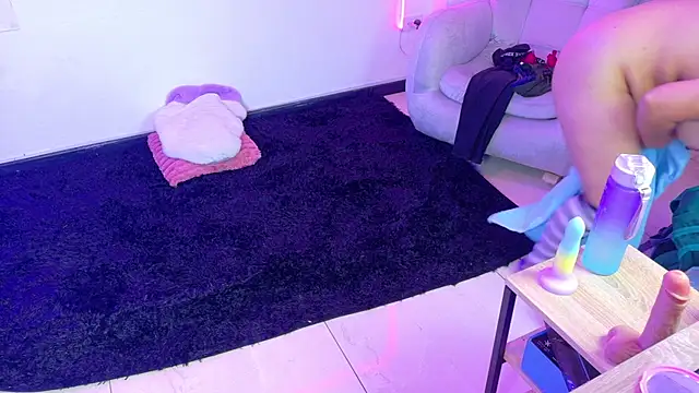 NahomyEvans webcam