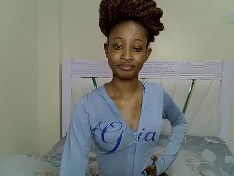 PetiteNoirrr webcam
