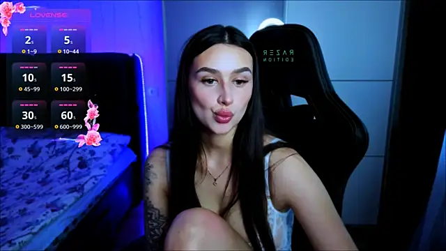 Veronica_Larsson live cam on StripChat