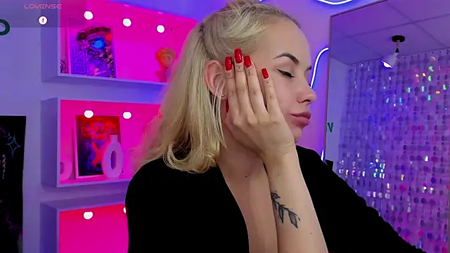 StephanieSweety live cam on StripChat