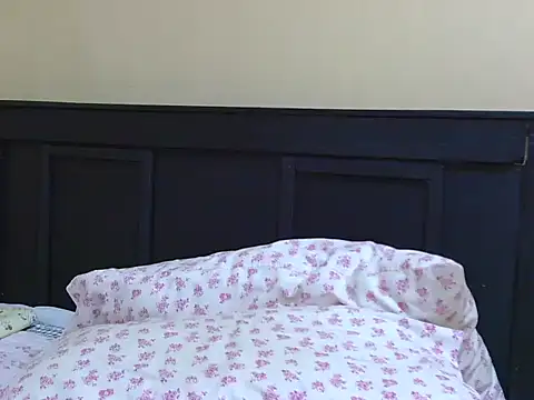 kinkydolll live cam on StripChat