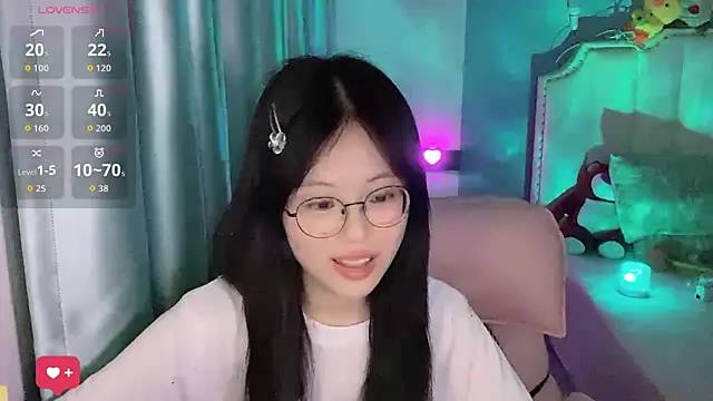 Luna-666 live cam on StripChat
