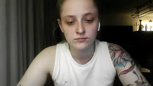 LeaWetGirl webcam