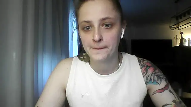 LeaWetGirl webcam