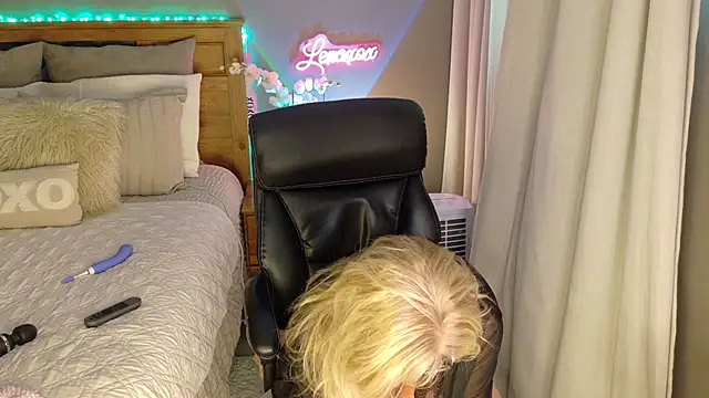 Lenaxox live cam on StripChat