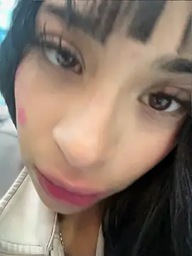 Sasha-firee live cam on StripChat
