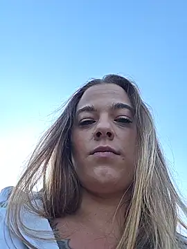 Luna_Lynn 🥎 live webcam