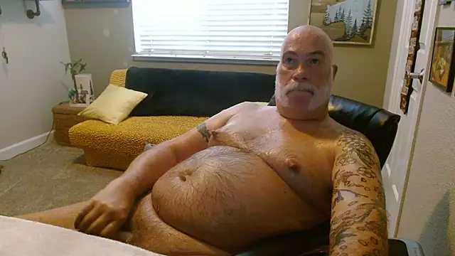 musclebearnips live cam on StripChat
