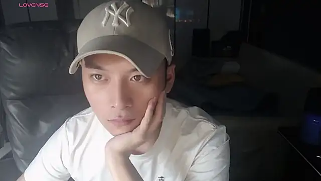 yichen008 live cam on StripChat