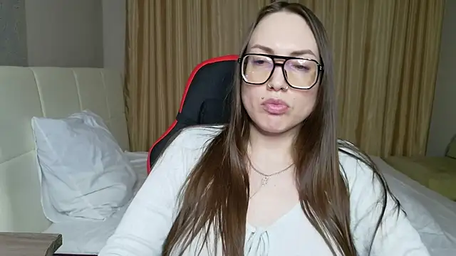 CarolineGlow_ webcam