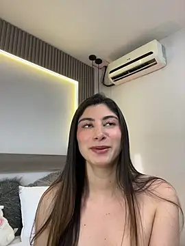 evelyn_hills webcam