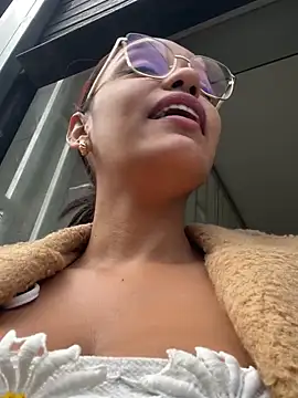 Sara-77 webcam