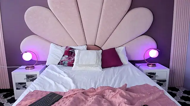 LolaGray__ live webcam